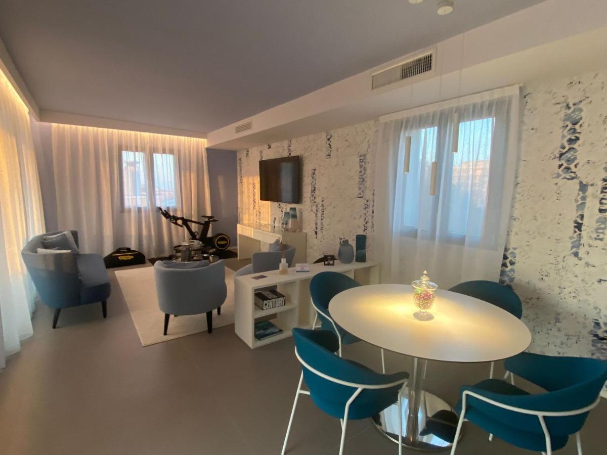 Demo Hotel Design Emotion 리미니 외부 사진